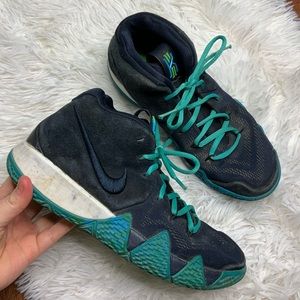 Nike Kyrie 4 Boys Size 6.5 Blue Velvet